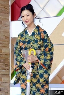 穿和服不能穿内衣_美女只穿内衣(3)