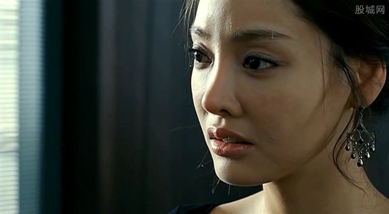 据悉,张紫妍三级片在韩国被贴上"19禁"
