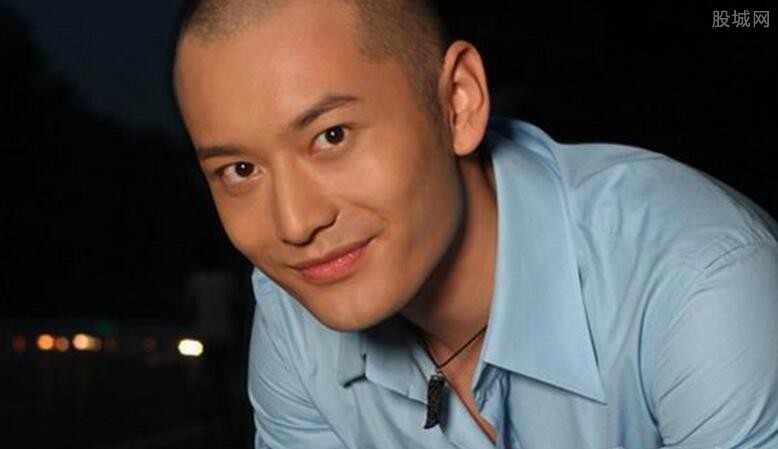 黄晓明植发了吗?黄晓明脱发内幕曝光(2)