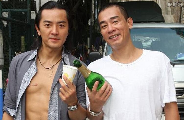 郑伊健胸口刀疤怎么来的