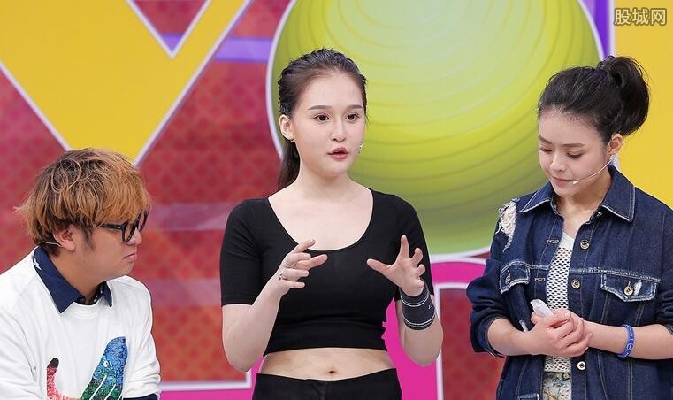 赵本山女儿妞妞名叫赵一涵,一位九零后. 在她刚在银幕前亮相时,还是
