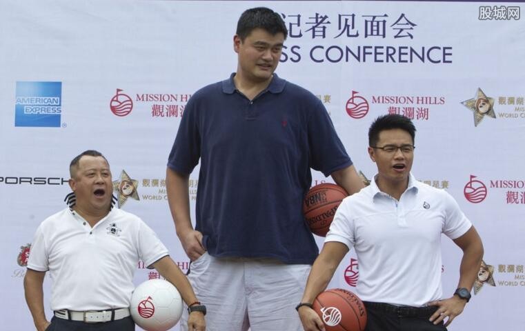 曾志伟多高 曾与姚明上演最萌身高差