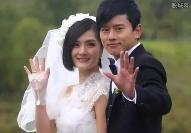 张杰谢娜再拍婚纱照还是看不到张杰的正面