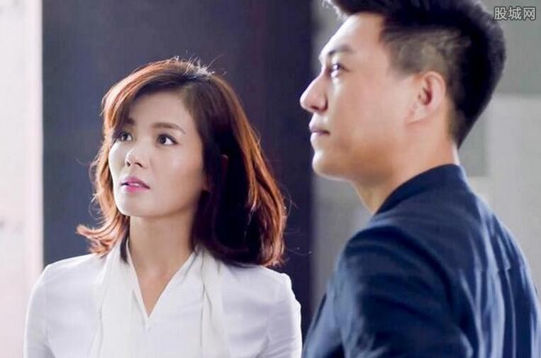 刘涛靳东老婆聚餐 亲密热聊嗨吃组合