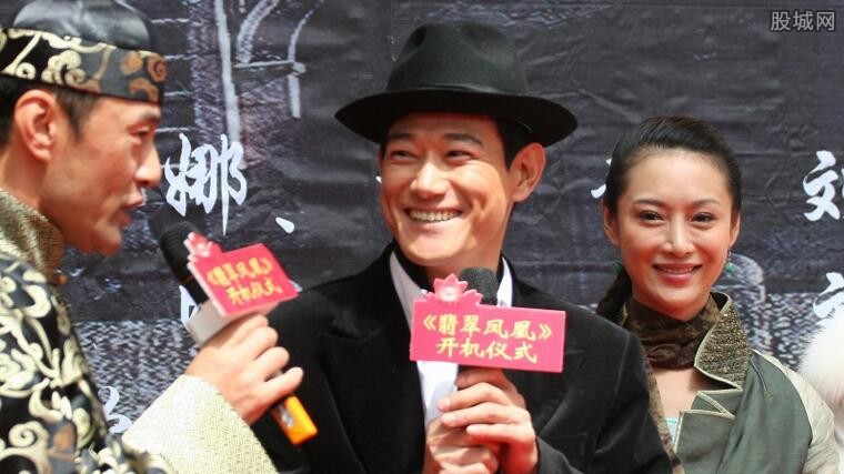 矢野浩二老婆傅晶是一名演员,97年进入中央戏剧学院表演系,是正统的