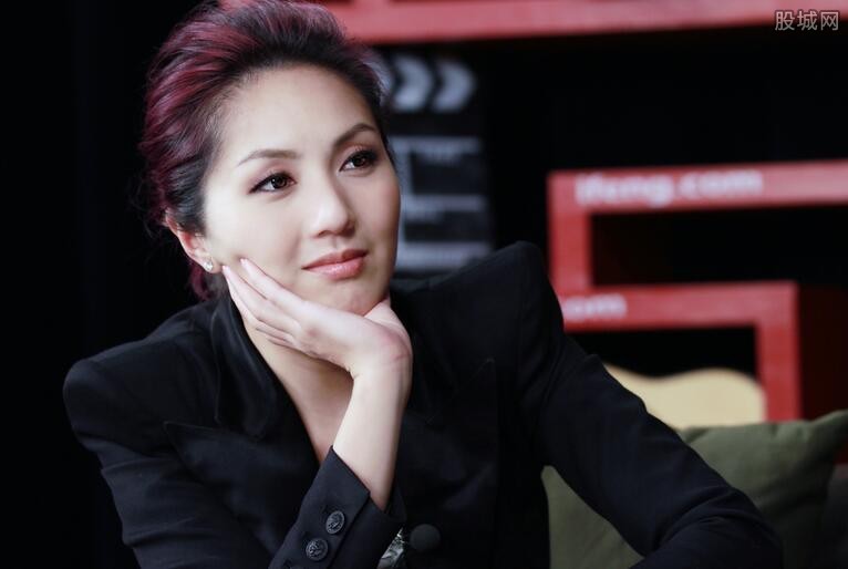 郑秀文杨千嬅长得好像 揭秘两个人的关系