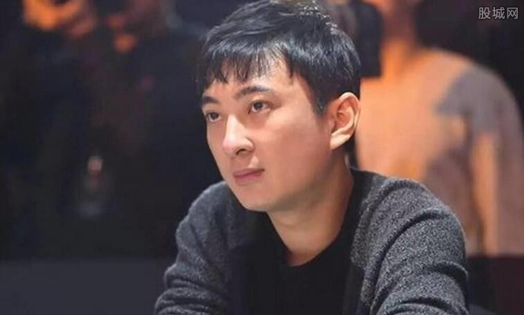王思聪调侃李易峰 只是因为靠脸长得好看才能红