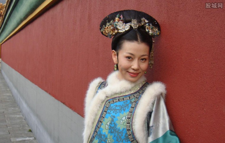而且根据爆料,张晓龙的女友是《甄嬛传》里面的曹贵人陈思斯,做媒