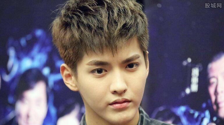 吴亦凡身高有多高 吴亦凡也有一双令人羡慕的大长腿