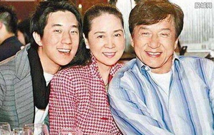 不久前,吴绮莉和小龙女事件受到很多人的关注,成龙也被控诉17年来对"