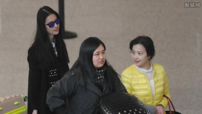 刘亦菲妈妈年轻时有多美刘亦菲遗传了妈妈的美貌