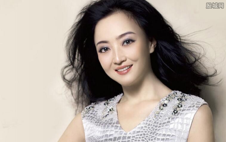 作为演员的原华参演过很多婚姻家庭剧,这让她有了很多婚姻理论上的