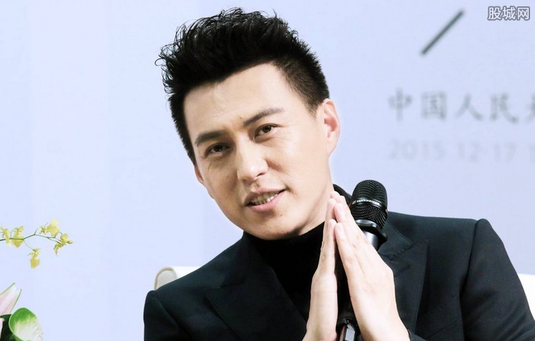 靳东老婆李佳个人资料照片 两人现身十分恩爱