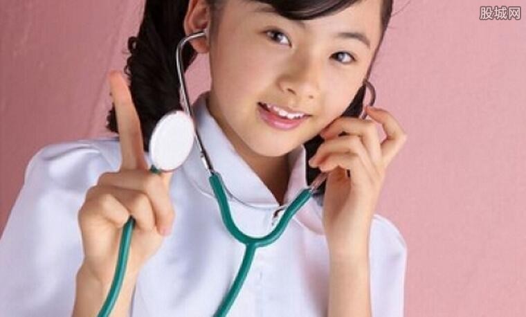 12岁小学生打扮如20岁,如此超成熟真的好吗?
