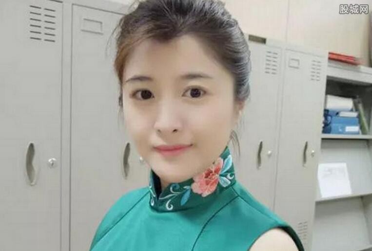 美女医生旗袍上班