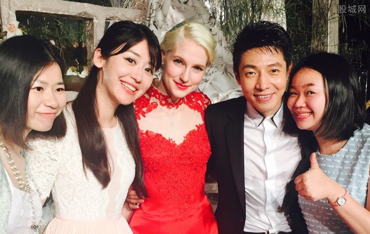尼格买提婚纱照_尼格买提老婆(3)
