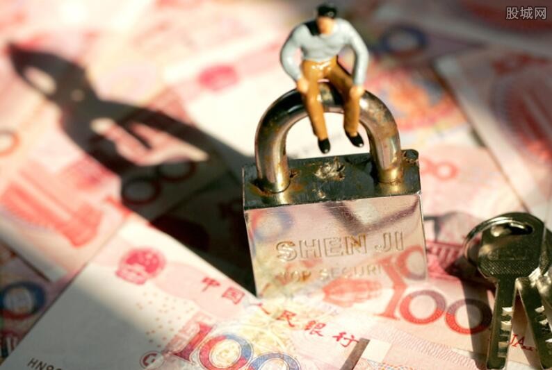 业主误将现金扔垃圾桶