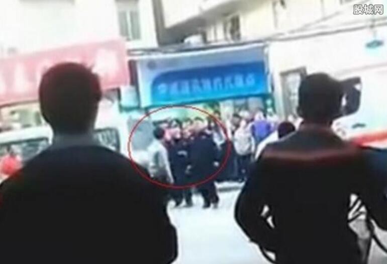 广州回应警察出警飞踹群众