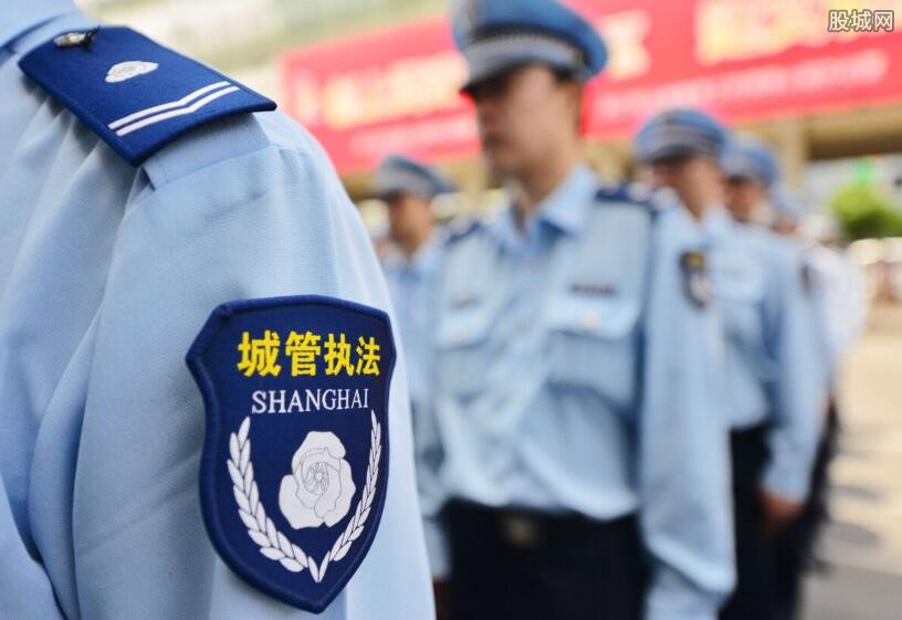 广州城管被小贩连砍七刀
