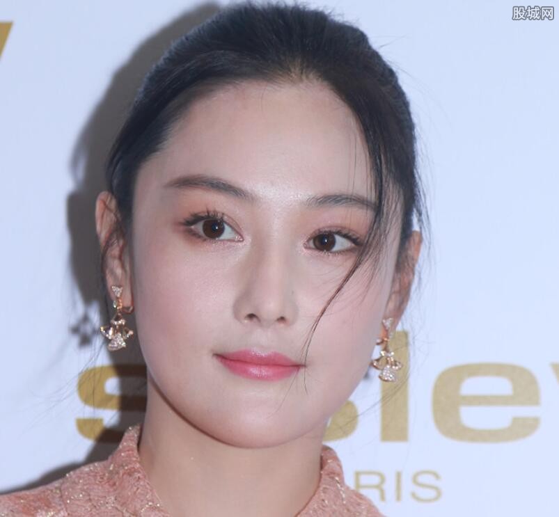网络上流传的张馨予不雅照