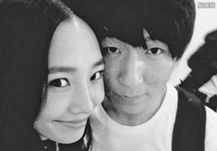 陈羽凡左拥右抱美女