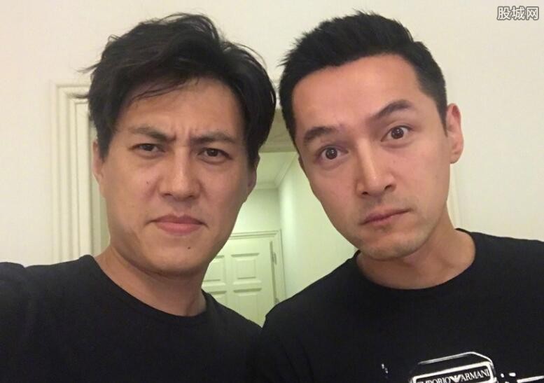 靳东李佳给儿子买文具