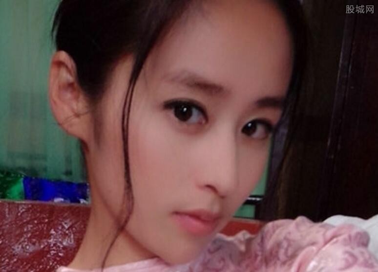 颖儿为付辛博庆生