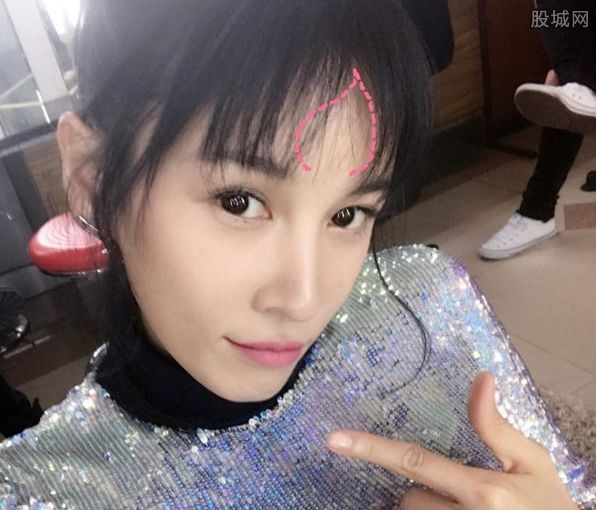 尹正张蓝心相差多少岁