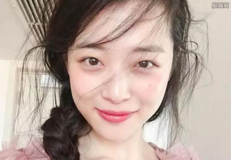 崔雪莉ins诡异照片