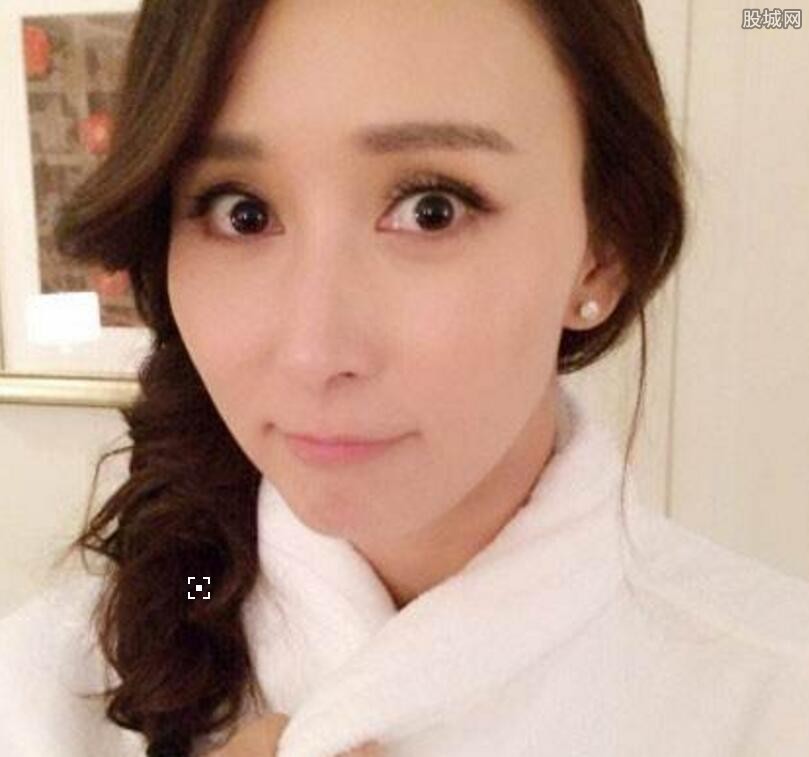 胡静富豪老公是瘸子吗