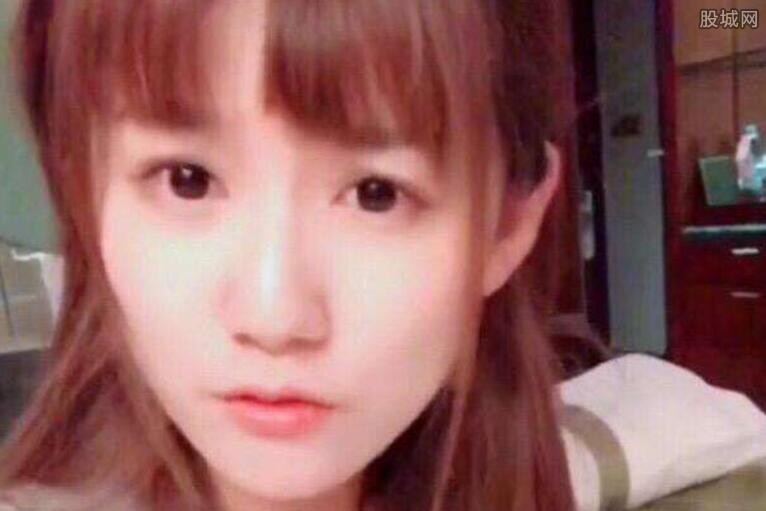 LOL小苍被多少人睡过