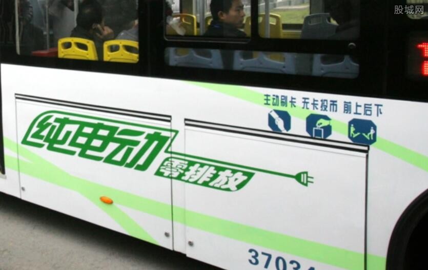 大妈香港公交车上便溺