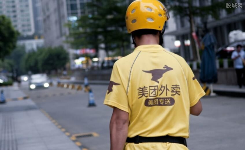 外卖哥与美女当街激吻