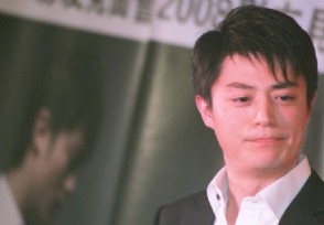 老干部手机屏幕裂了也不修 霍建华勤俭到哪种程度