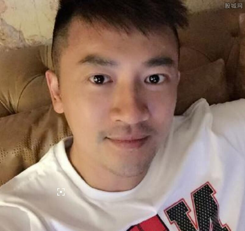 苏有朋割双眼皮了吗