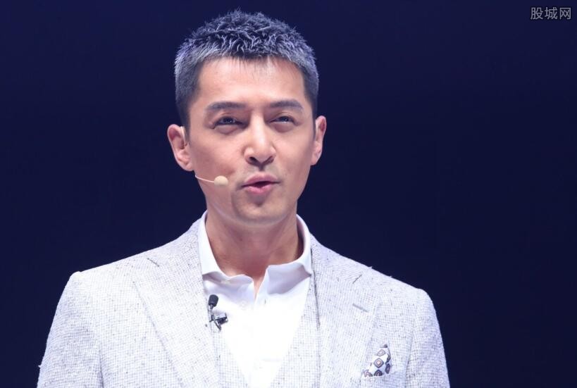 胡歌纹身引吐槽妈宝男