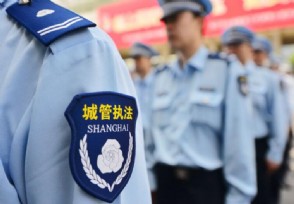 城管交警百人对峙 原因竟然因为骂人