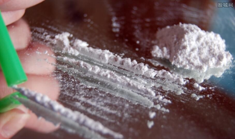 陈佩骐父亲吸毒