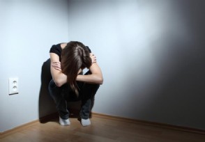 因家庭琐事女子在农田上吊 被老人救下