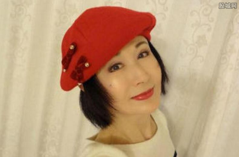 潘迎紫事业线傲人