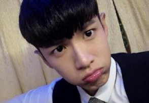 柯震东情人节晒与女生合照 不是不是李毓芬而是她