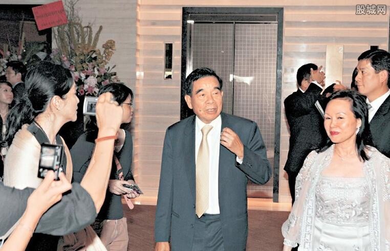 郑裕彤病逝