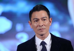 刘德华透露伤势报平安 只能在医院过年