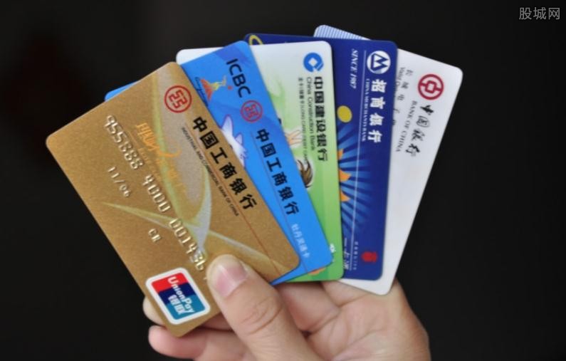 什么信用卡比较好 哪个银行信用卡容易申请?