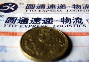 下跪快递员撒谎了？ 快递员丢芒果被投诉要罚款开除？