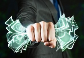 一滴血价值600亿 年轻女富豪的创业骗局曝光