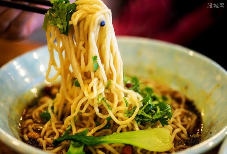开面馆发家致富