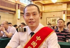 川航事件空姐奖励多少 中国机长奖励500万事件