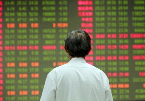 100多个警察冲进51信用卡 51信用卡出事股价暴