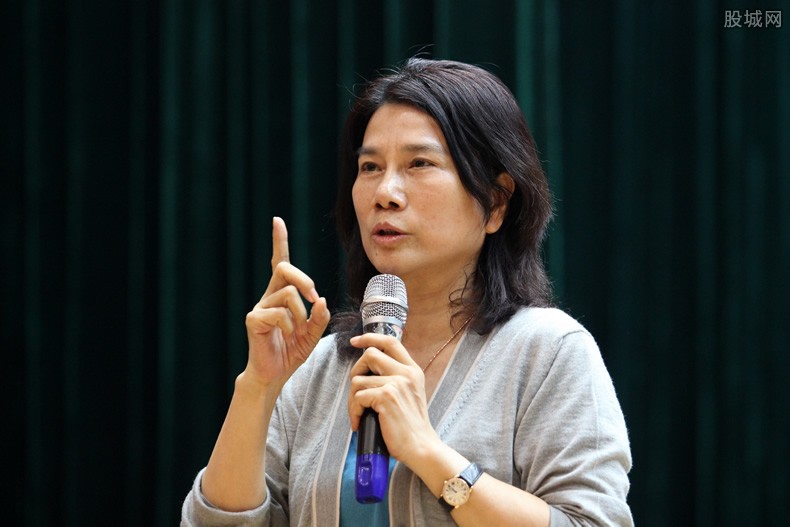 董明珠照片